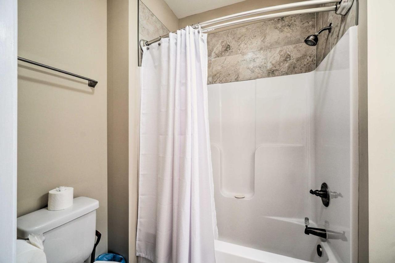 Chic Townsend Condo With Saltwater Pool! Экстерьер фото